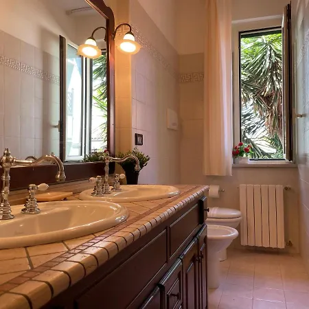 Feriehus Villino Magnolia - Oasi Di Pace A Pochi Passi Dalla Spiaggia *
