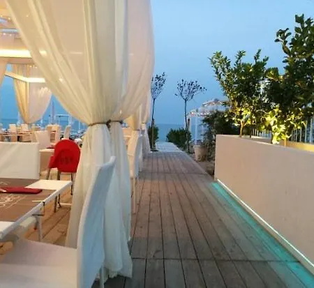 Villino Magnolia - Oasi Di Pace A Pochi Passi Dalla Spiaggia Feriehus Scerne